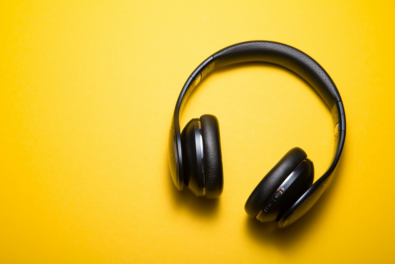 Trove marketplace concept: black headphones on a dark background