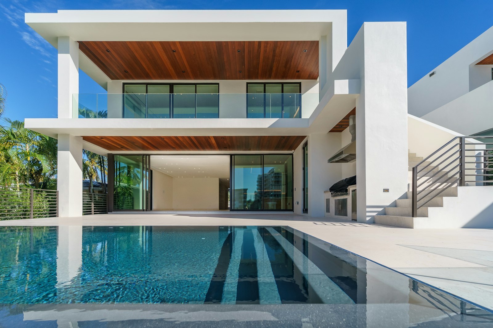 Elara Residence concept: a luxury home at dusk
